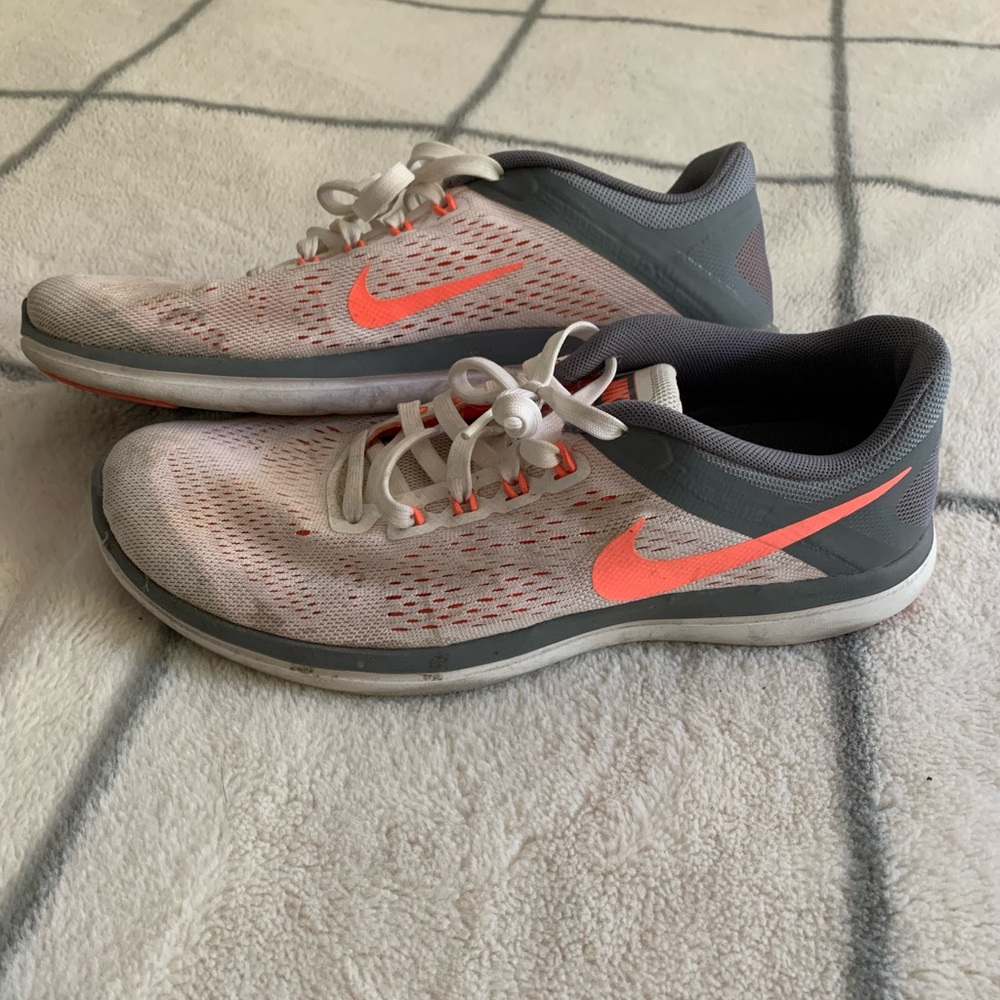 Women’s Nike Sneakers size 9